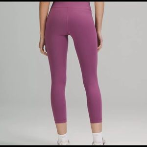 BRAND NEW Wunder Under Lululemon Leggings Size 4 in color vintage plum
